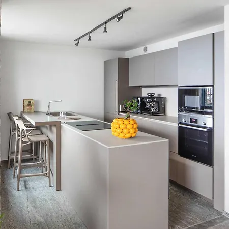 Luxury Penthouse View Pool Terrasse Sauna Appartamento