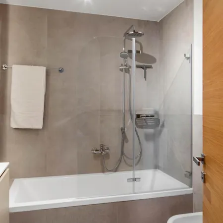 Luxury Penthouse View Pool Terrasse Sauna Appartement