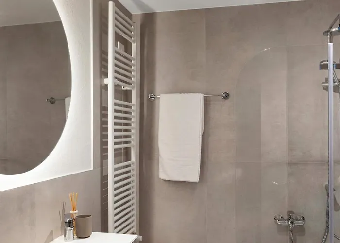 Luxury Penthouse View Pool Terrasse Sauna מנאג'יו