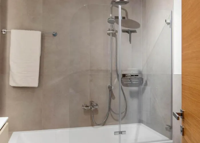 Luxury Penthouse View Pool Terrasse Sauna דירה