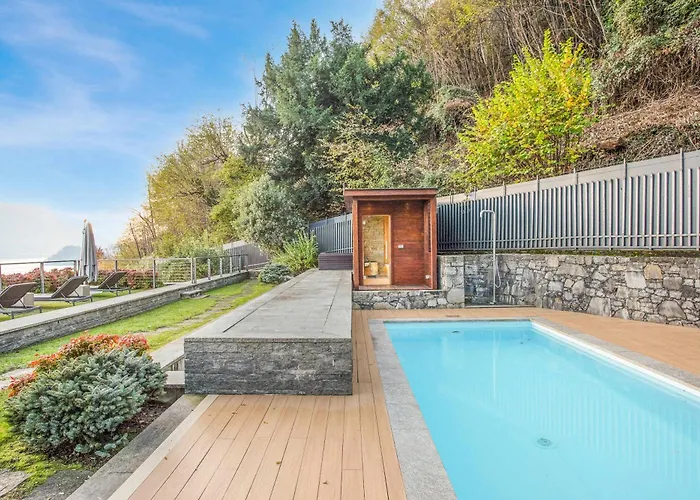 Luxury Penthouse View Pool Terrasse Sauna * מנאג'יו